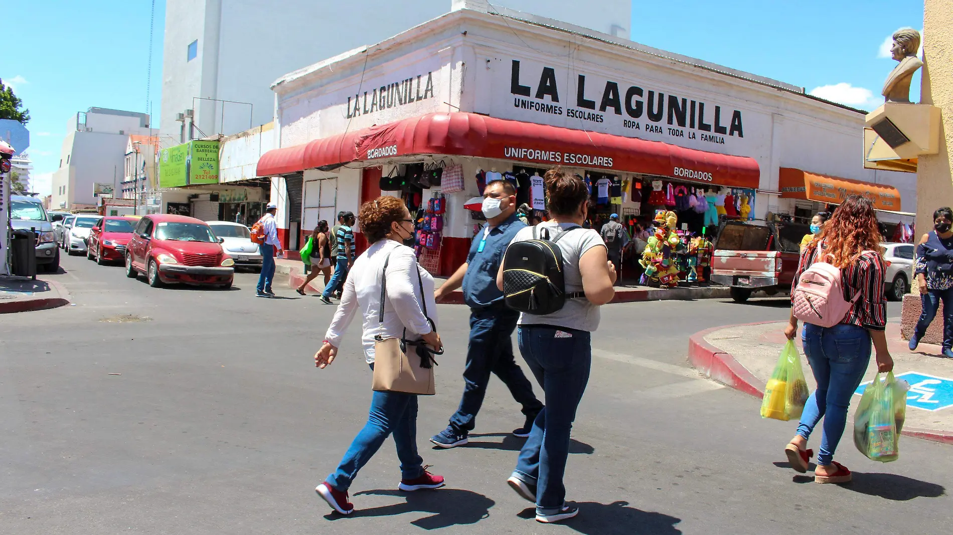 Gente centro hermosillo gente con cubrebocas - Mike Acosta (4)